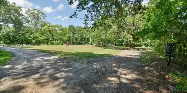142 Middlefield Circle