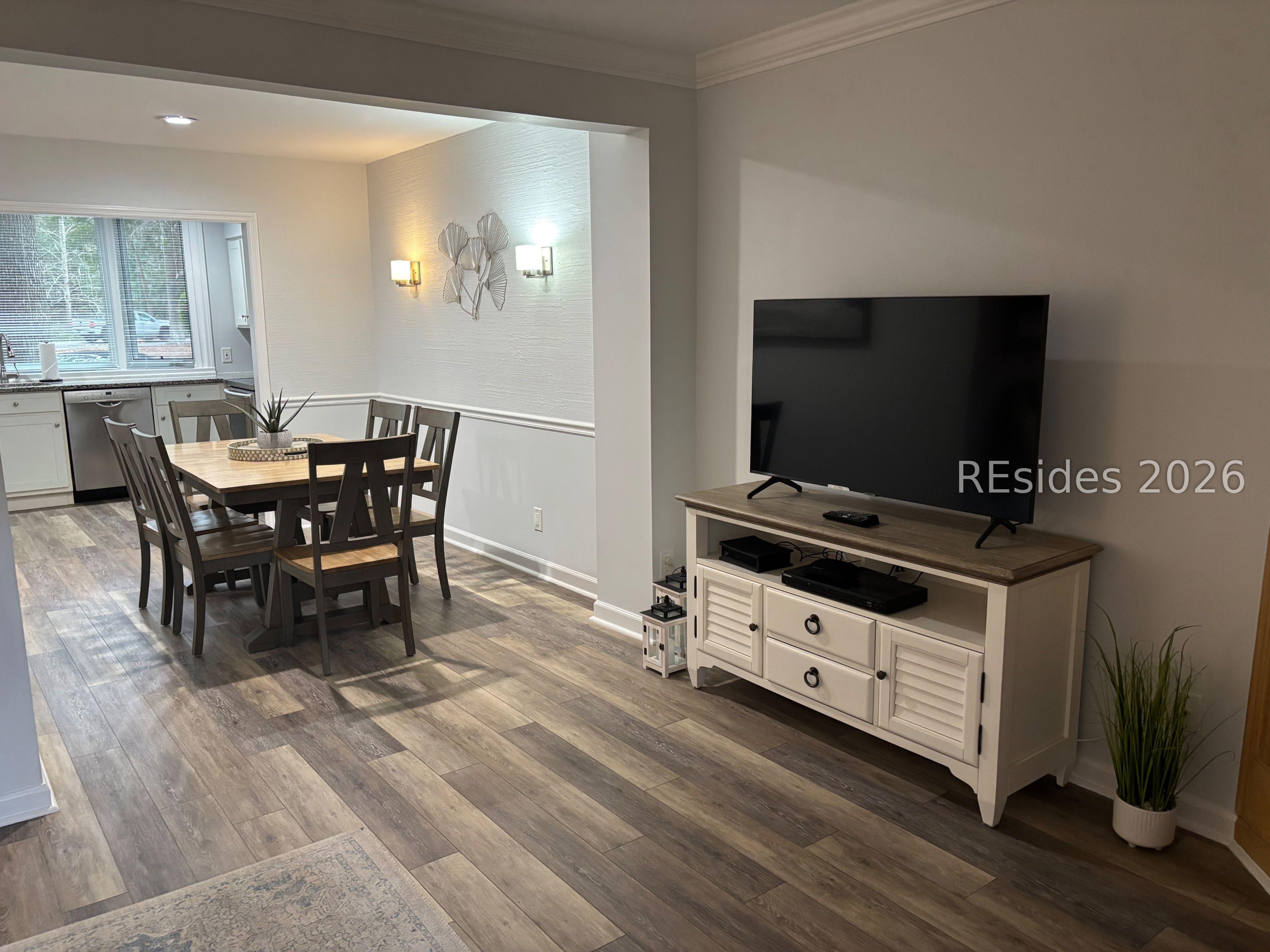 Image 3: Open walk through to kitchen