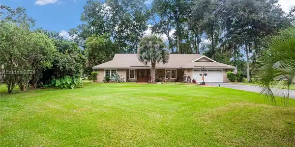 18 Greenwood Drive