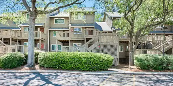 Image 3: Three bed / Three & half bath villa on top floor Image 3: Three bed / Three & half bath villa on top floor