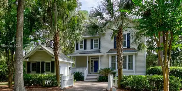 14 Clubhouse Court