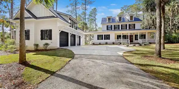 7 Winding Oak Court