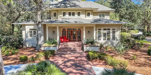 35 Heritage Road