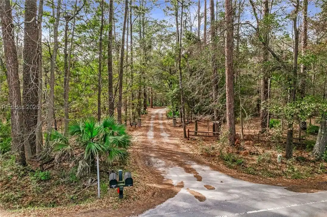 Image 1: Entrance 1140 May River Road Image 1: Entrance 1140 May River Road