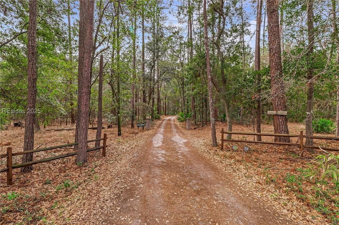Image 2: Entrance 1140 May River Road