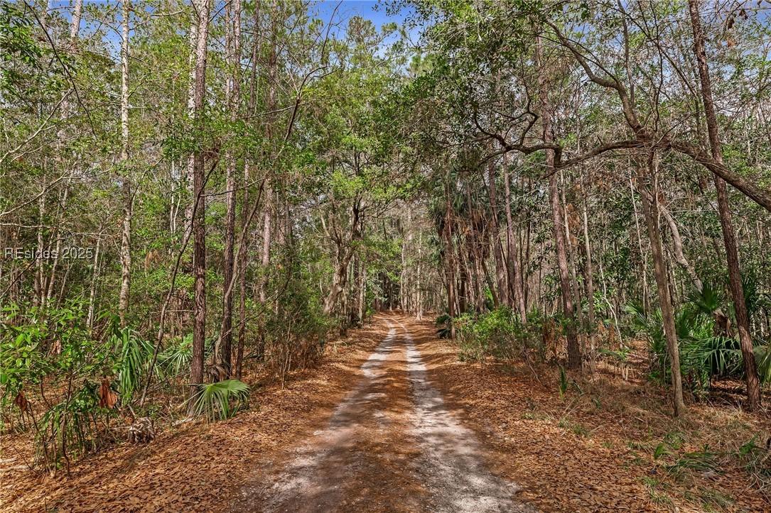 Image 4: Entrance 1140 May River Road