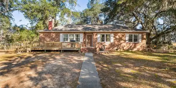 2513 Greenlawn Circle