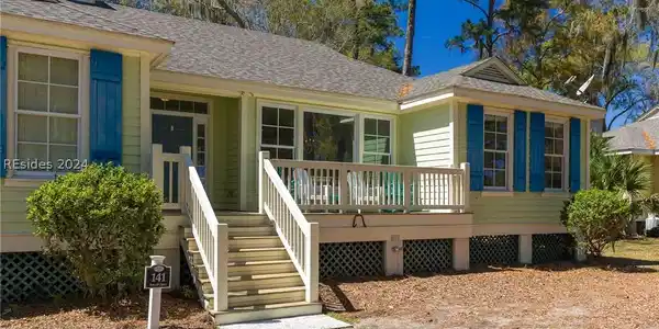 141 Ave Of Oaks