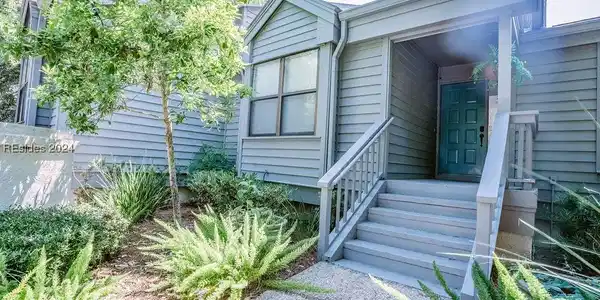 35 Lake Forest Drive