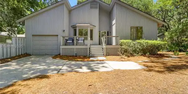 7 Hollyberry Lane