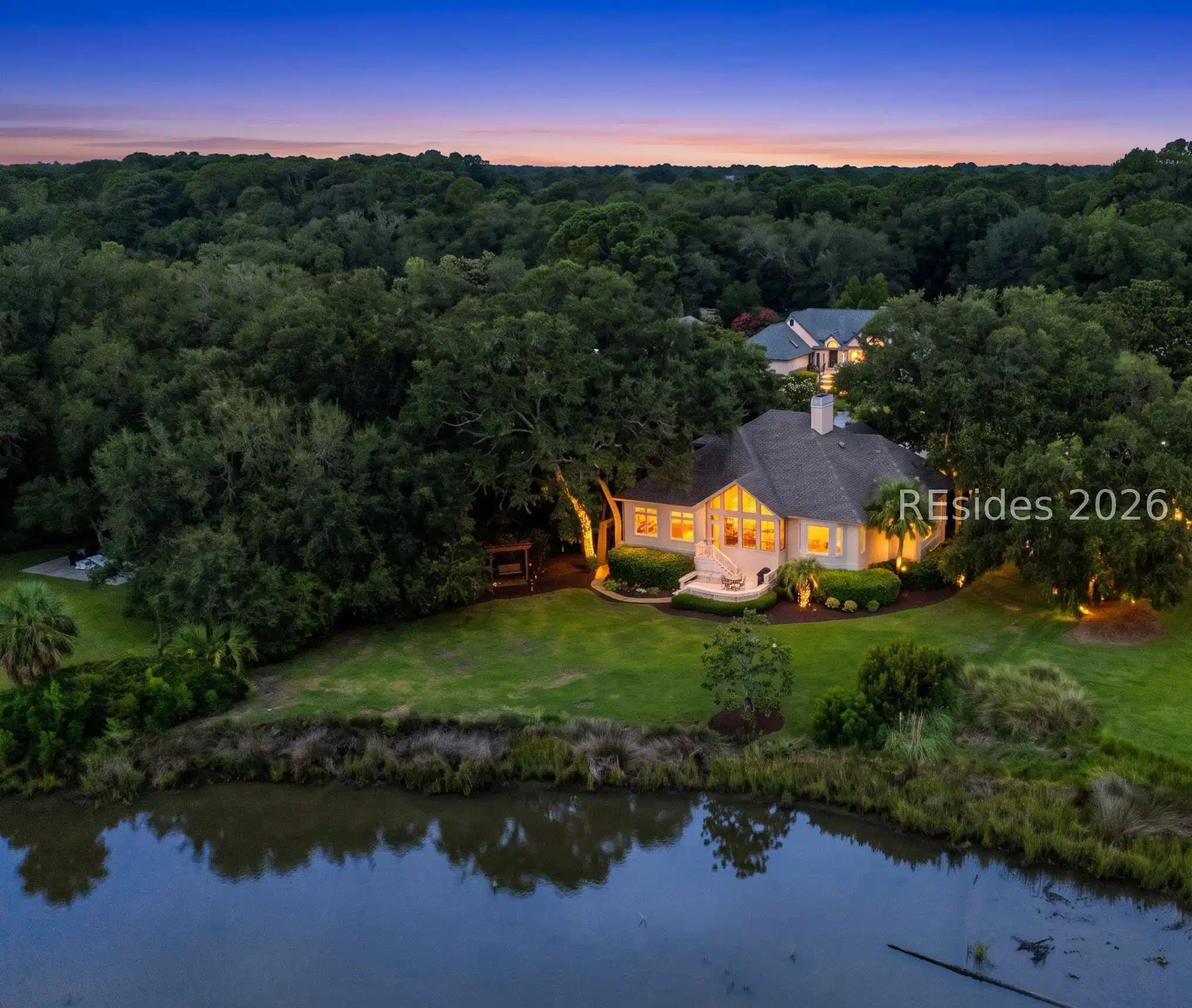 Image 1: Rear view at Twilight Image 1: Rear view at Twilight