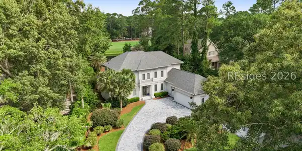 Image 2: New 2 Toned paver U-shaped driveway at 5 Stonewall