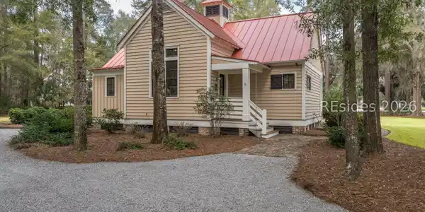 6 Greenleaf Road