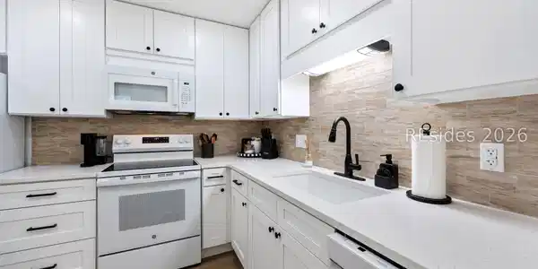 Image 4: Soft Close Cabinets & Drawers Image 4: Soft Close Cabinets & Drawers