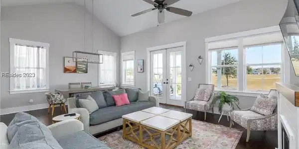 338 Castaway Drive