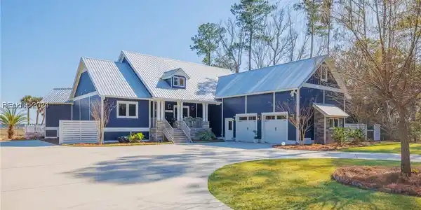 6 Pine Island Road