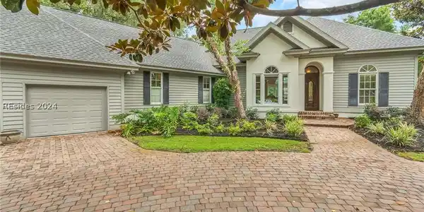 8 Lewisfield Court