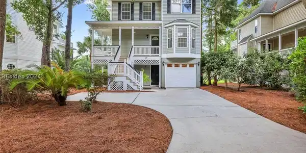 85 Victoria Square Drive