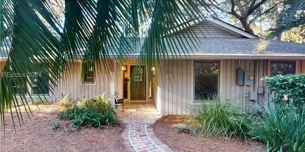 25 Twin Pines Road