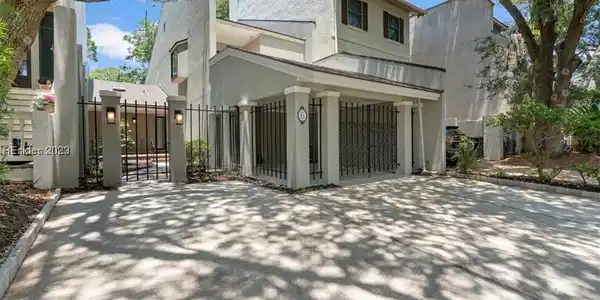 6 Mizzenmast Court