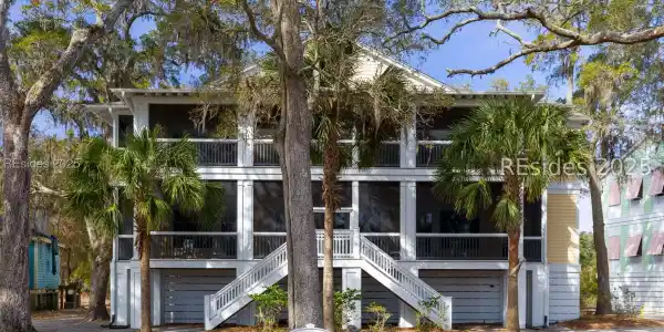 101 Ave of Oaks