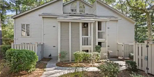20 Queens Folly Road