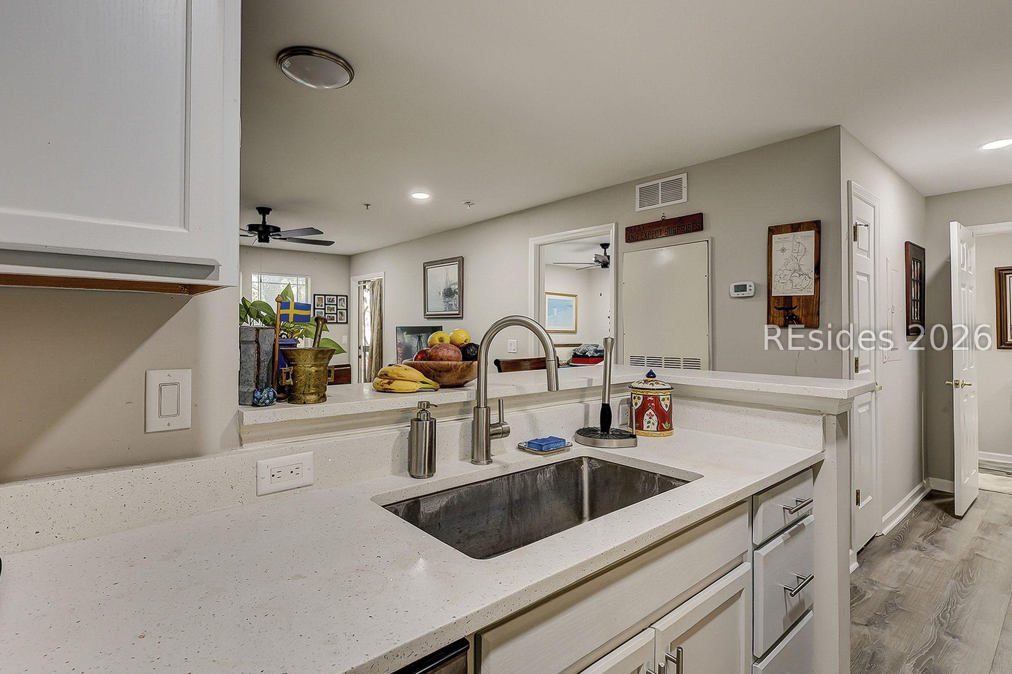 Image 4: Kitchen Counter