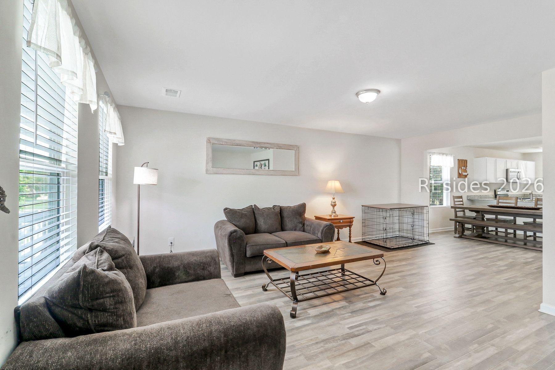 Image 4: Living Room
