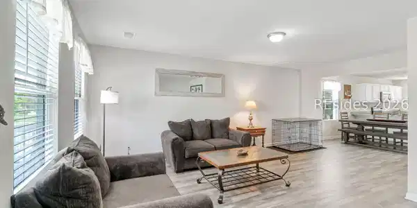 Image 4: Living Room Image 4: Living Room