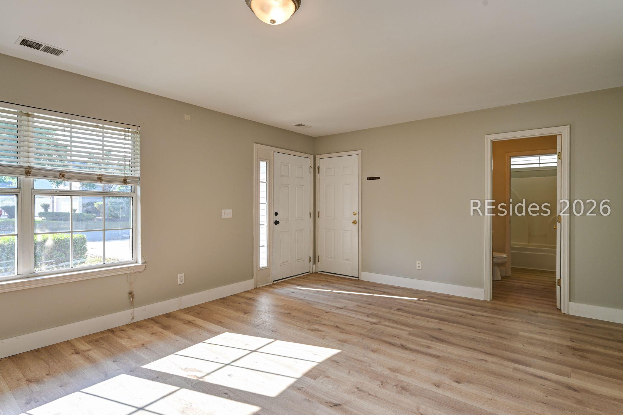 Image 4: living room Image 4: living room