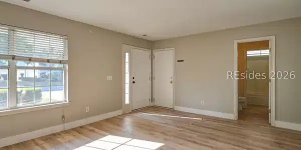 Image 4: living room Image 4: living room