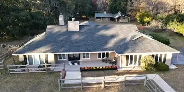 6 Fox Meadow