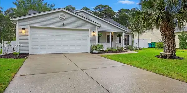 9 Lakeside Drive