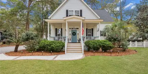 39 E River Drive