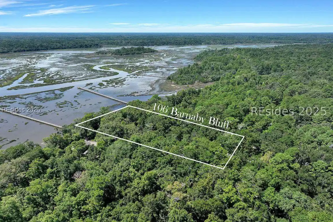 Image 1: Shared Dock is on the Left corner of property Image 1: Shared Dock is on the Left corner of property