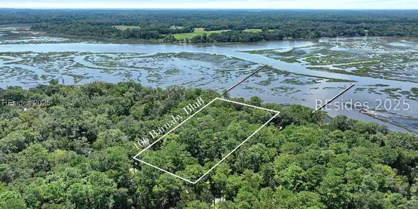 Image 4: Shared Dock is on the Left corner of property Image 4: Shared Dock is on the Left corner of property