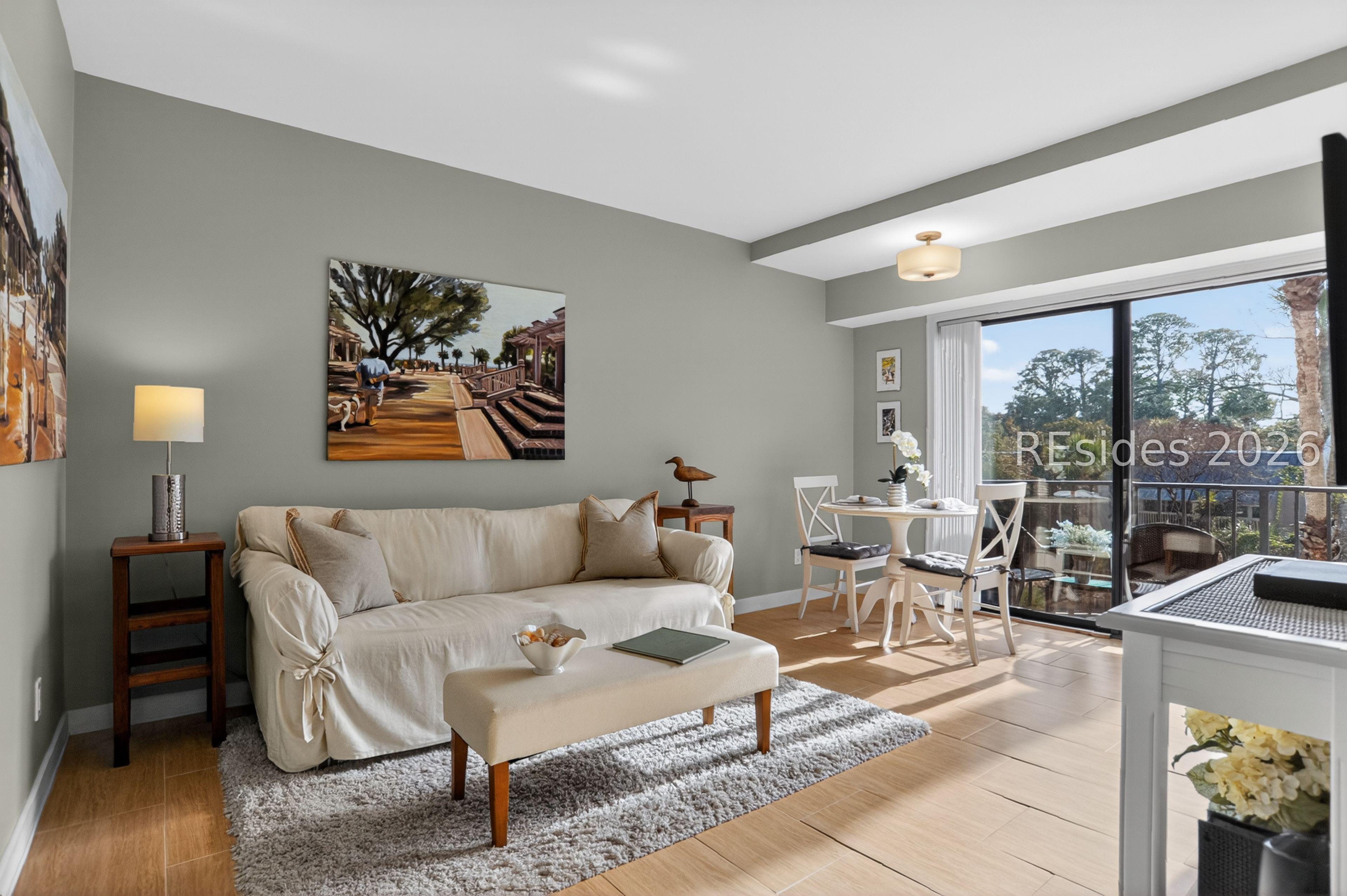 Image 4: Spacious Living and Dining Area