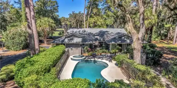 8 Willow Oak Road W
