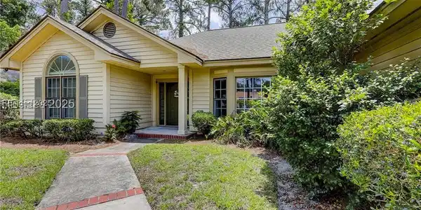 5 Honey Locust Circle