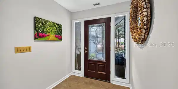 Image 4: Entryway Image 4: Entryway