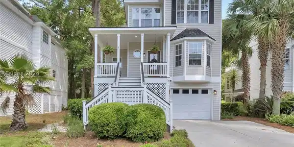 72 Victoria Square Drive