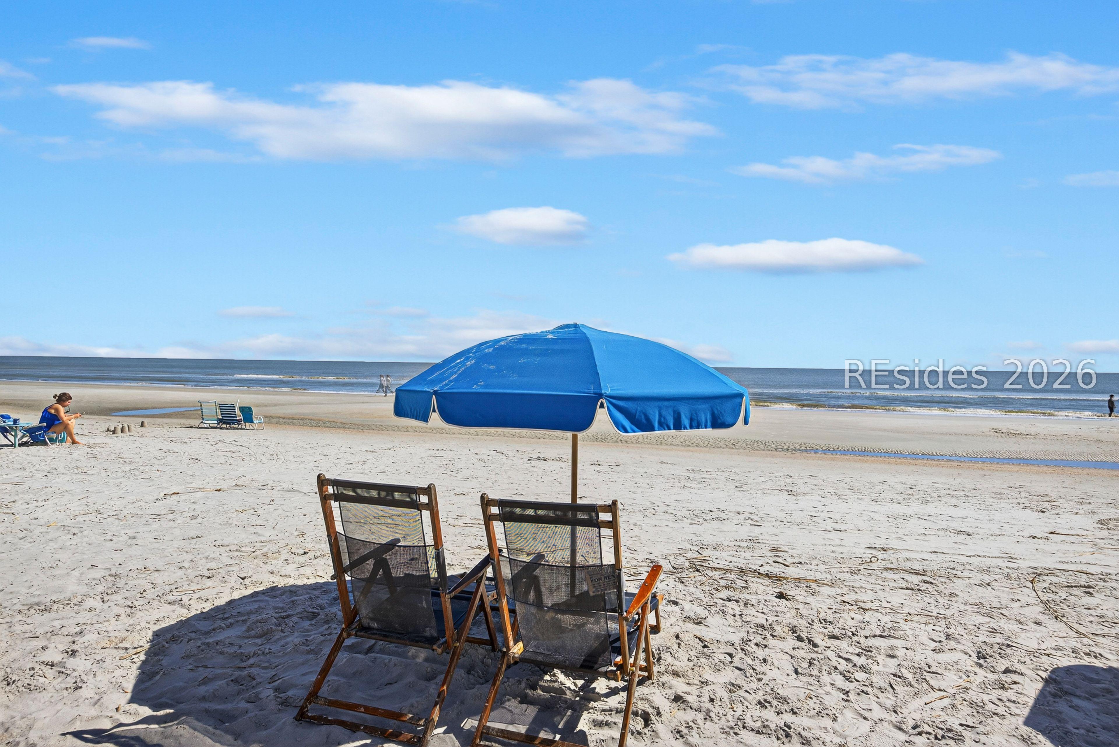 Image 2: Minutes from  HHI's golden Shipyard Beach