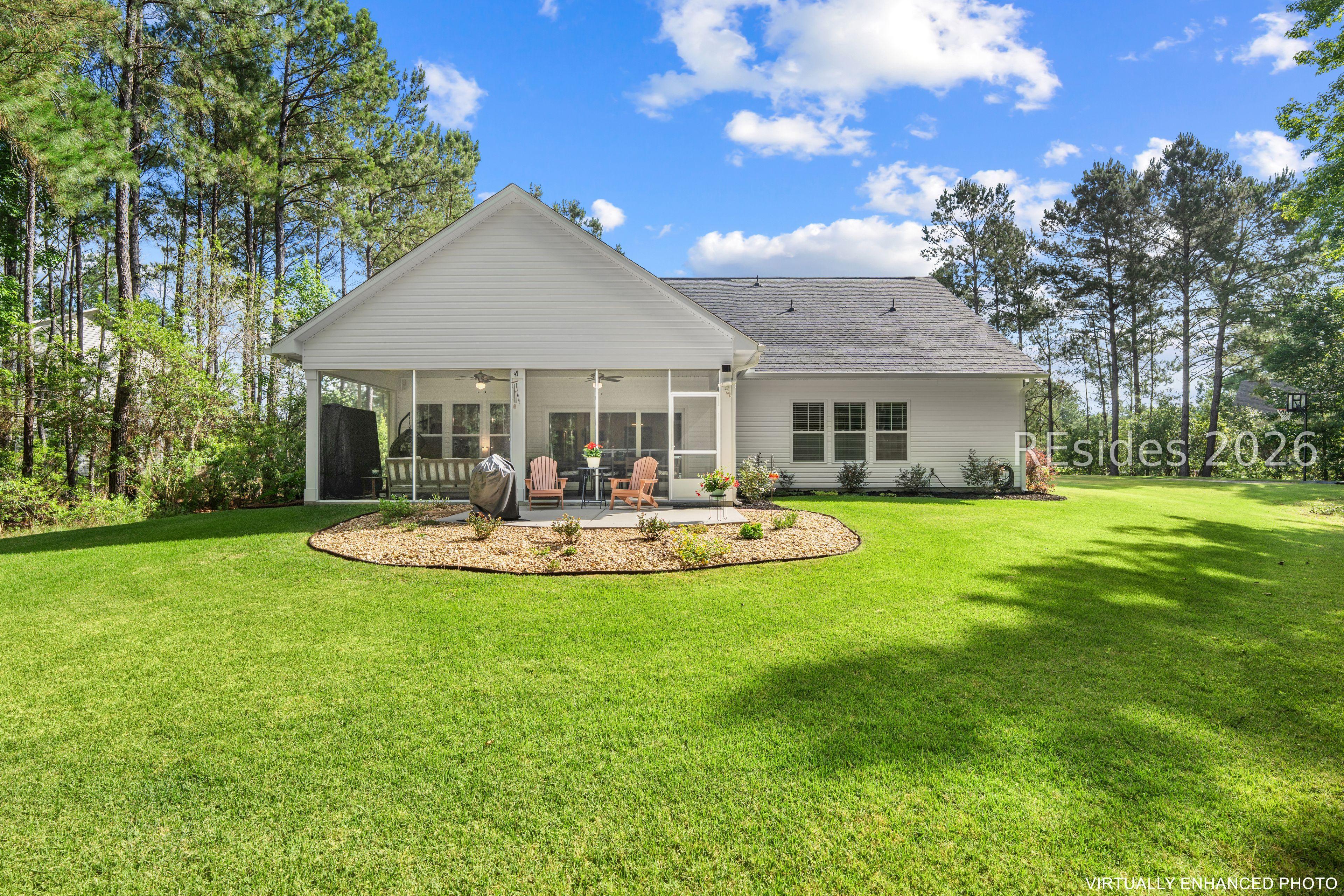 Image 4: Back yard