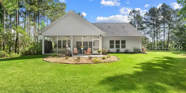 Image 4: Back yard