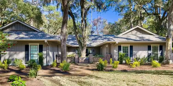 4 Twin Pines Road