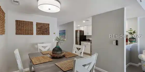 Image 4: Dining area.