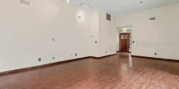 Image 4: Family room