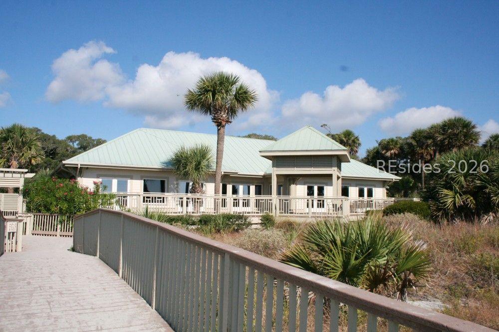 Image 3: Shipyard Beach club - oceanside