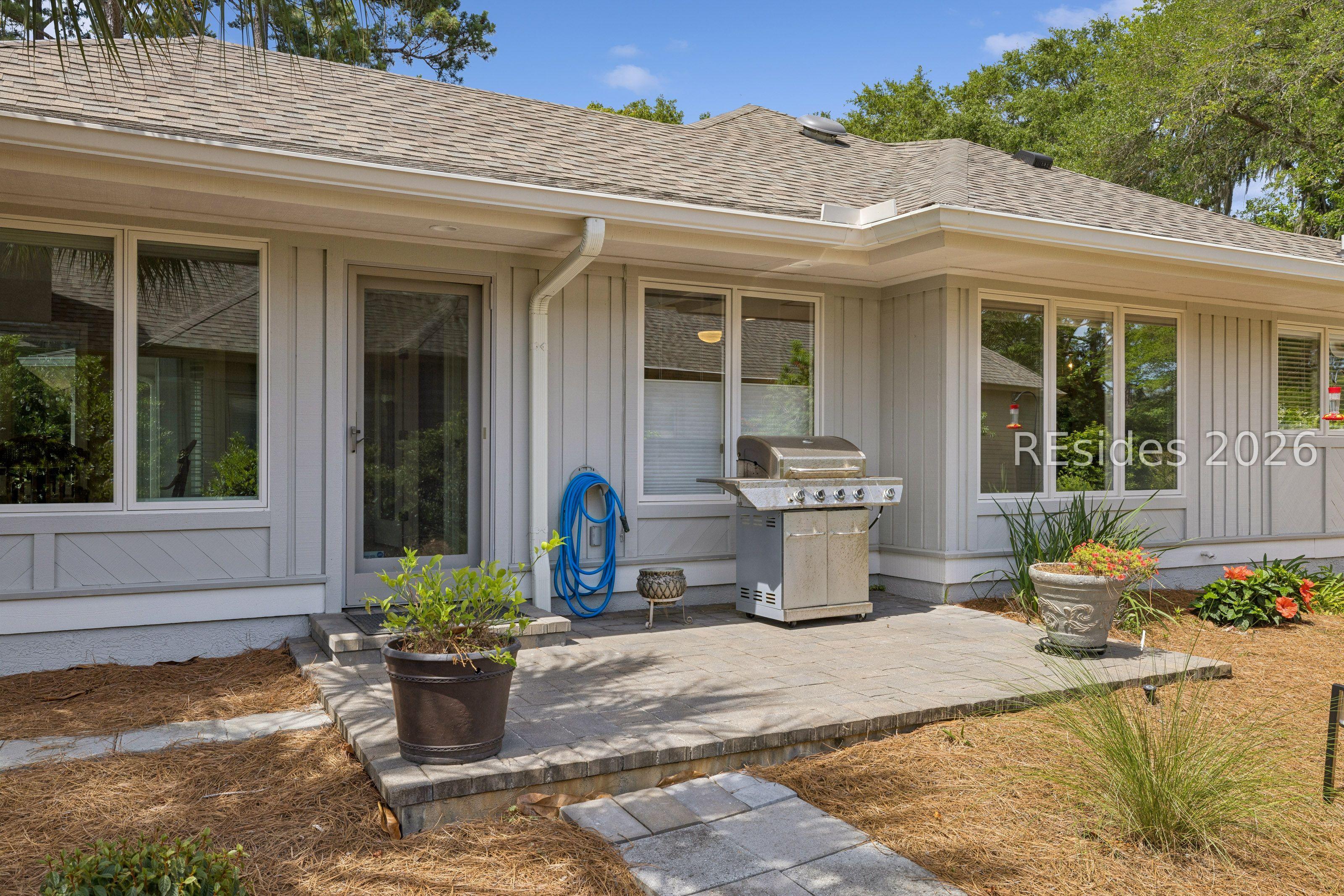 Image 3: Grilling Patio