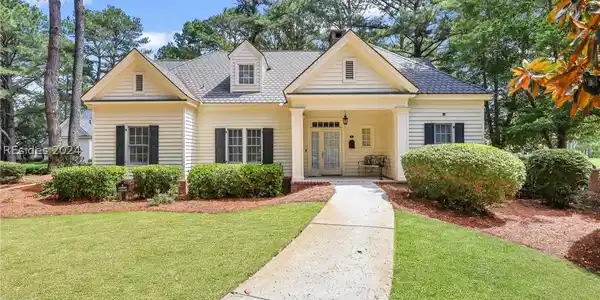 8 E Cottage Circle